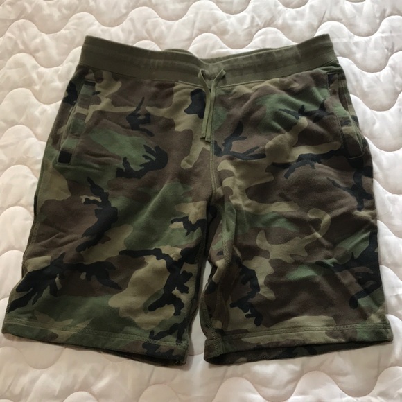 nike sb shorts camo